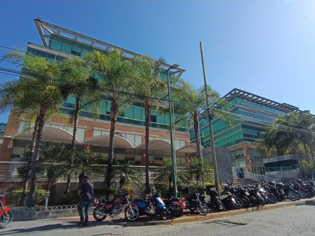 Se vende oficina 73m2 Obra gris. C.C. Cuidad Center 9140