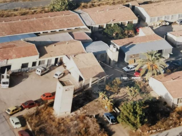 SE VENDE PARCELA EN LA CARRETERA DE MATOLA CON NAVES