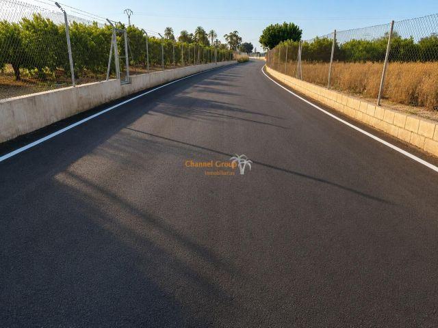 Se vende parcela rústica de 13.231 m2 situada en la zona de Asprillas Elche, con buen acceso y ent