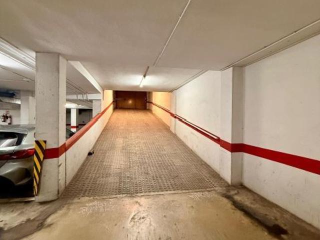 SE VENDE PARKING PARA COCHE PEQUEÑO O TRES MOTOS EN PERE GARAU