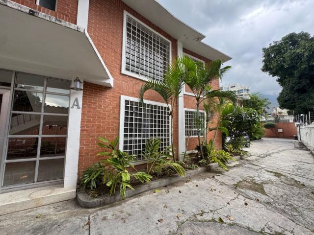 Se vende PB 110+170m2 2H+S/3B/4P La Castellana