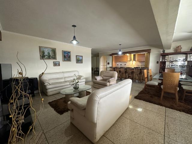 SE VENDE PENTHOUSE EN LOS CORTIJOS