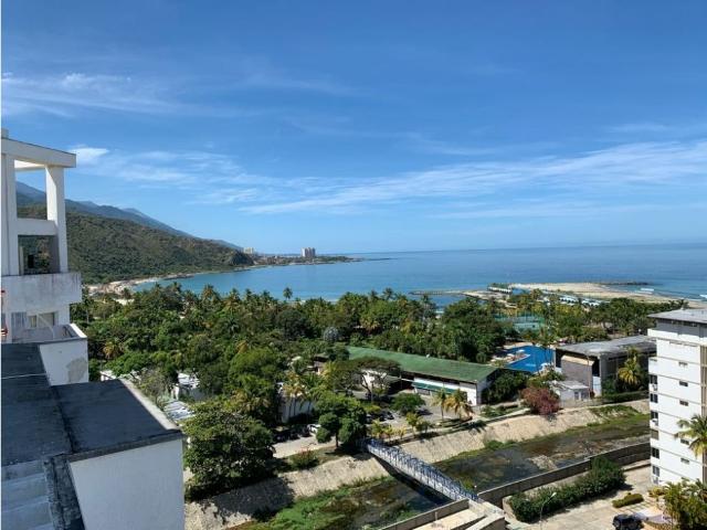 Se vende PH 156m2+93m2 terraza 3h/3b/1p Camuri