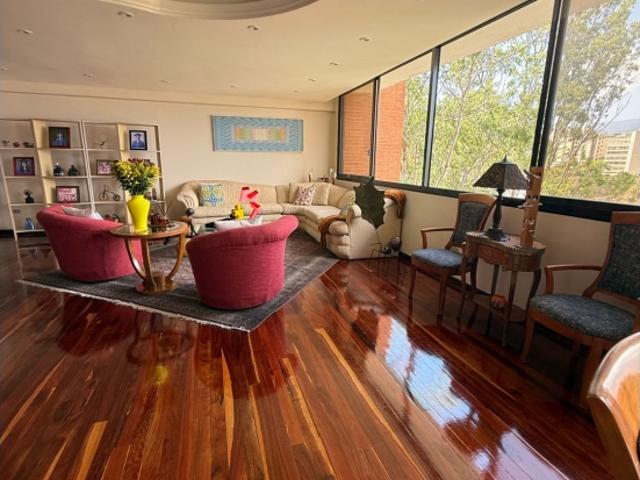 Se vende PH duplex 300m2 Colinas de Valle Arriba 8344