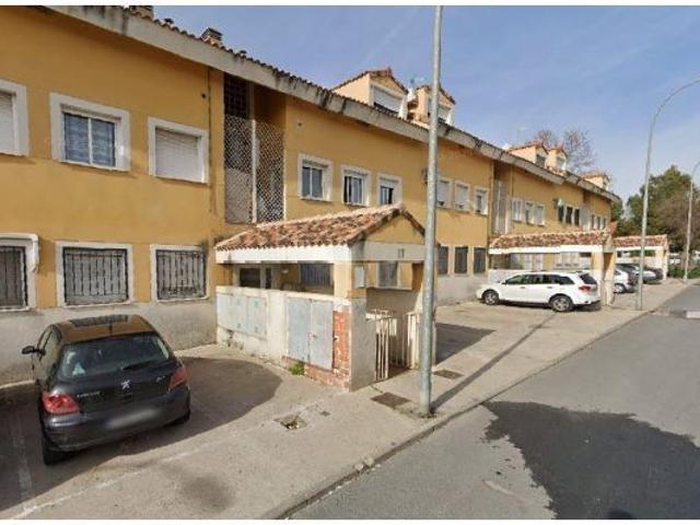SE VENDE piso OKUPA en C Esquivias 3 de Yeles
