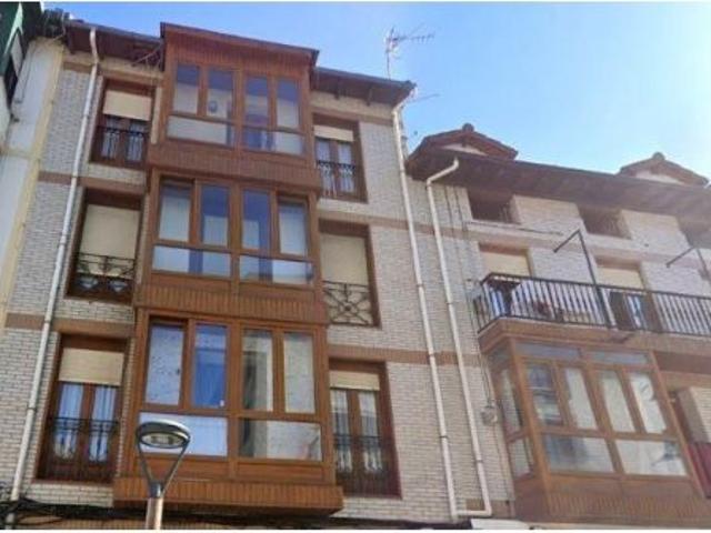 SE VENDE piso OKUPA en C Santander 18 de Castro Urdiales