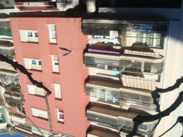 Se vende Piso OKUPADO en Calle Plaza Catalunya 34 Salt, Girona