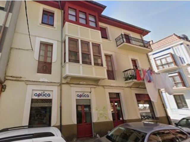 Se vende piso OKUPADO en Calle Rentería Reyes 10 de Santoña, Cantabria