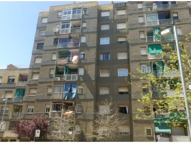 Se vende Piso OKUPADO en Circumval.Lacio 107 Santa Coloma de Gramenet, Barcelona