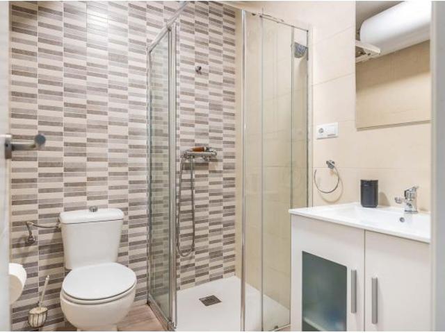 SE VENDE PISO ALQUILADO 55 M2 2 HABITACIONES, UN BAÑO CON TERRAZA REFORMADO