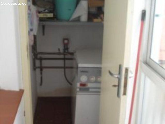 SE VENDE PISO AMUEBLADO EN EL CENTRO