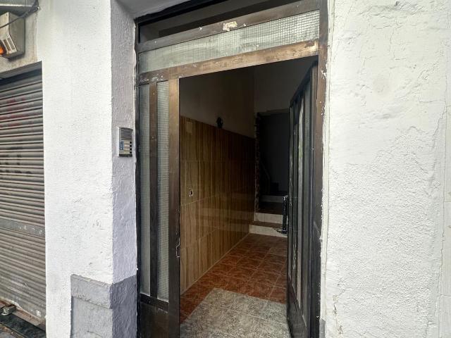 SE VENDE PISO / BUENA ZONA / REFORMADO / A 5 MINUTOS DEL CENTRO / SIN ASCENSOR
