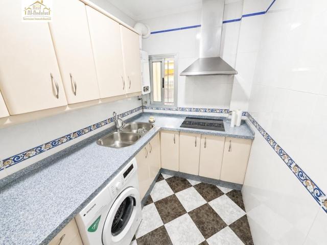 SE VENDE PISO BAJO EN EL CENTRO CON PATIO COMUNITARIO Y TRASTERO