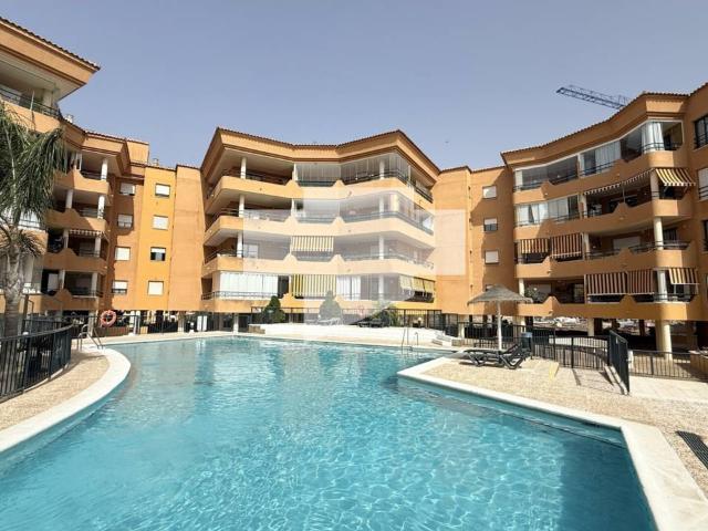 Se vende piso con vistas al mar, en Los Pacos