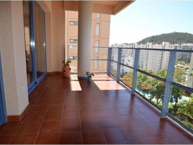 SE VENDE PISO CON GARAJE DE DOS DORMITORIOS CALA VILLAJOYOSA SEVENDGROUP.COM