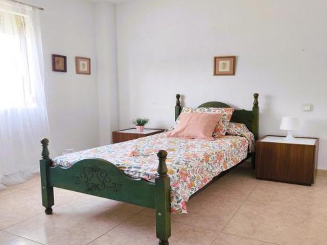 SE VENDE PISO DE CUATRO HABITACIONES Y GARAJE EN ALGECIRAS, ZONA CENTRO