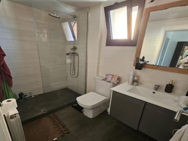 Se vende piso de dos dormitorios con plaza de aparcamiento en Els Canyars de Castelldefels