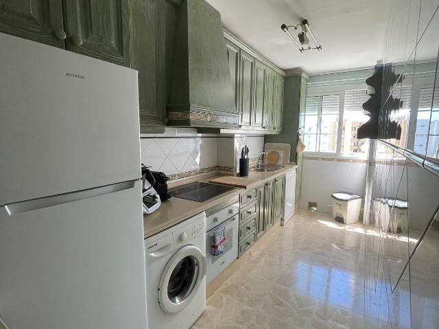 SE VENDE PISO DE TRES HABITACIONES EN ALGECIRAS, ZONA MARIA PINEDA