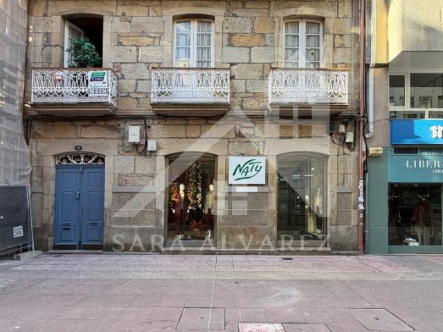 SE VENDE PISO DE 205 METROS CON TERRAZA EN LA CALLE DE LA OLIVA EN PLENO CENTRO DE PONTEVEDRA