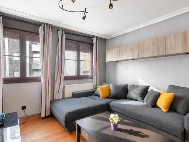 SE VENDE PISO EN AVDA CRISTO DE LAS CADENAS, 2 HABITACIONES Y DOS BAÑOS, TRASTERO INCLUÍDO