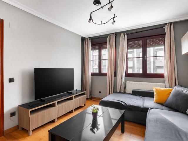 SE VENDE PISO EN AVDA CRISTO DE LAS CADENAS, 2 HABITACIONES Y DOS BAÑOS, TRASTERO INCLUÍDO