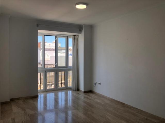 SE VENDE PISO EN CENTRO URBANO