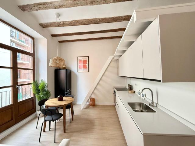 SE VENDE PISO EN CIUTAT VELLA
