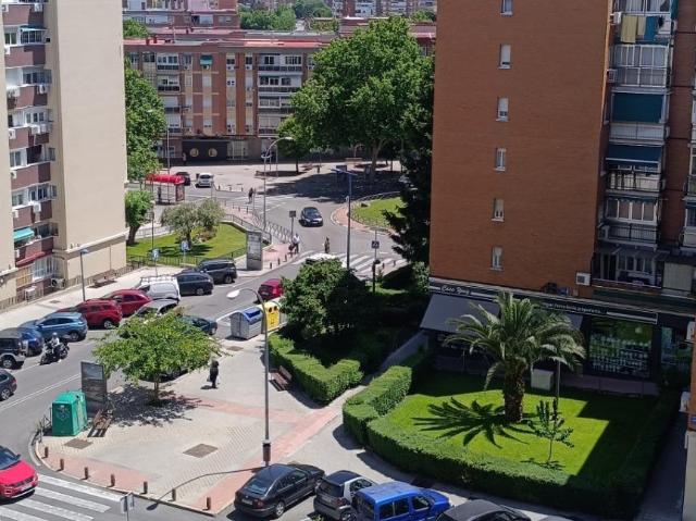 SE VENDE PISO EN LA ZONA ZARZAQUEMADA LEGANES