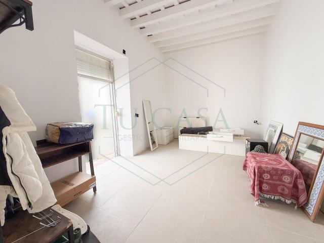 Se vende piso en pleno corazón de Cádiz a reformar parcialmente