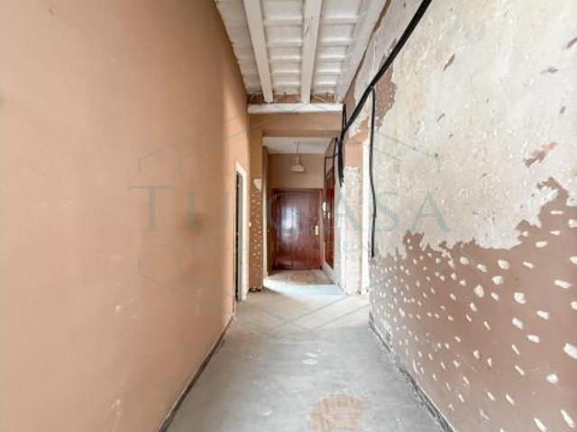 Se vende piso en pleno corazón de Cádiz a reformar parcialmente