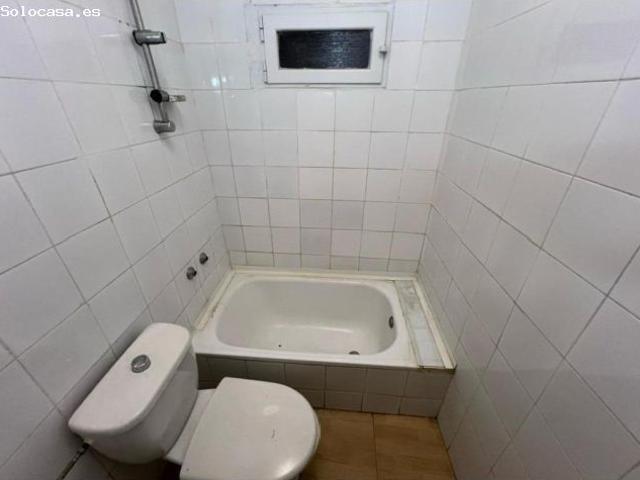 SE VENDE PISO EN TERRASSA, ZONA LA MAURINA