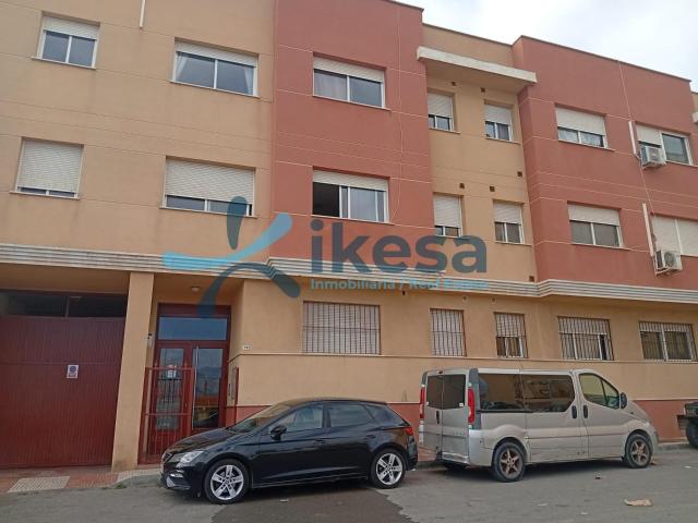 Se vende Piso + Garaje en la localidad de Roquetas de Mar
