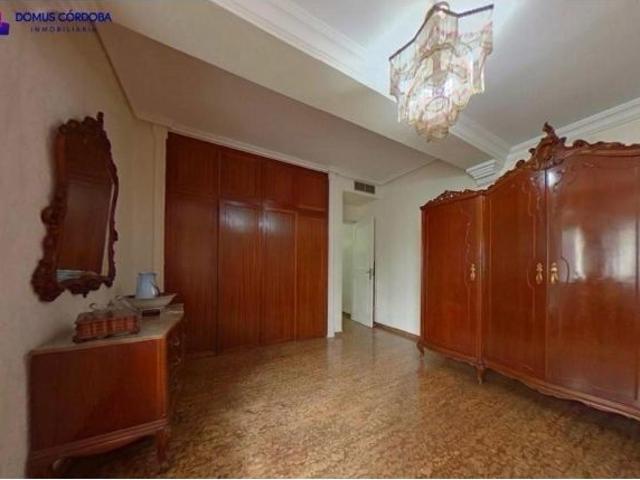 Se vende piso junto a la Avenida de Jesús Rescatado, exterior con terraza, patio y trastero
