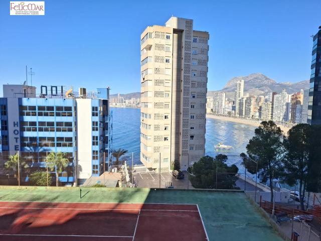 SE VENDE PISO PARA ENTRAR A VIVIR EN BENIDORM CON 3 DORMITORIOS CERCA DEL MAR