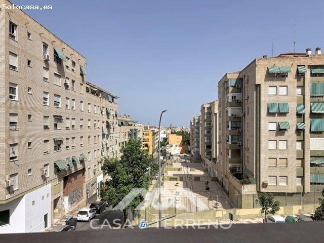 Se vende: Piso Reformado con Vistas Panorámicas a Málaga, Vestidor y Excelentes