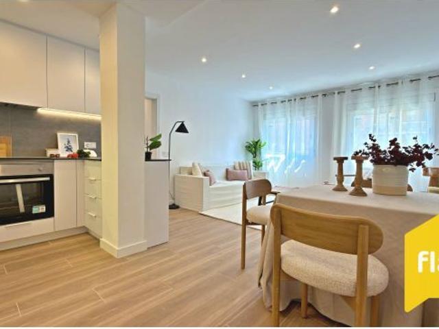 Se vende piso Reformado Integralmente y totalmente Exterior con 3 habitaciones, Dos Ascensores, coci