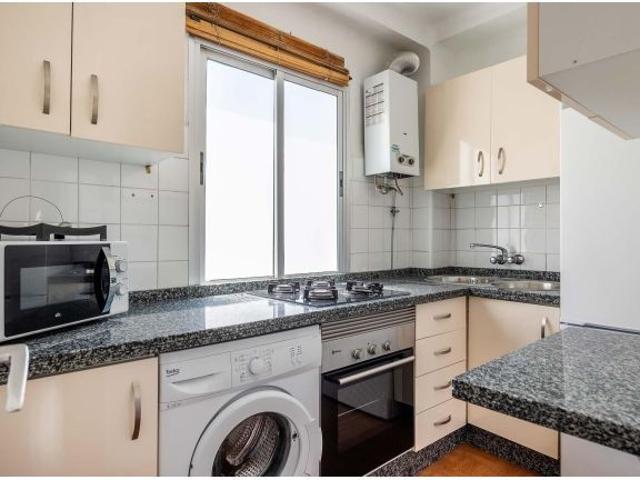 SE VENDE PISO 62 M2 SEMI REFORMADO 2 HABITACIONES ANTES 3 CON TERRAZA ZONA AMADOR DE LOS RIOS