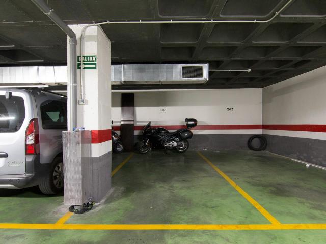 SE VENDE PLAZA DE APARCAMIENTO AMPLIA EN PARQUE LAGOS