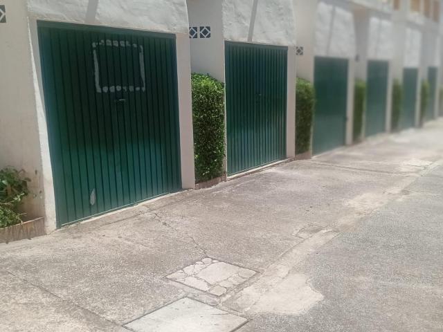 SE VENDE PLAZA DE GARAJE EN EL CENTRO DE FUENGIROLA