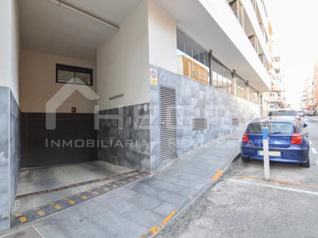 Plaza de Garaje Amplia en Venta – Centro de Torrevieja Calle Patricio Zammit / Ramón Gallud