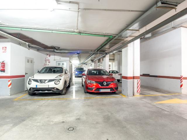 Se vende plaza de garaje en JUAN DE BORBON próximo tranvía Palmeral de zaraiche