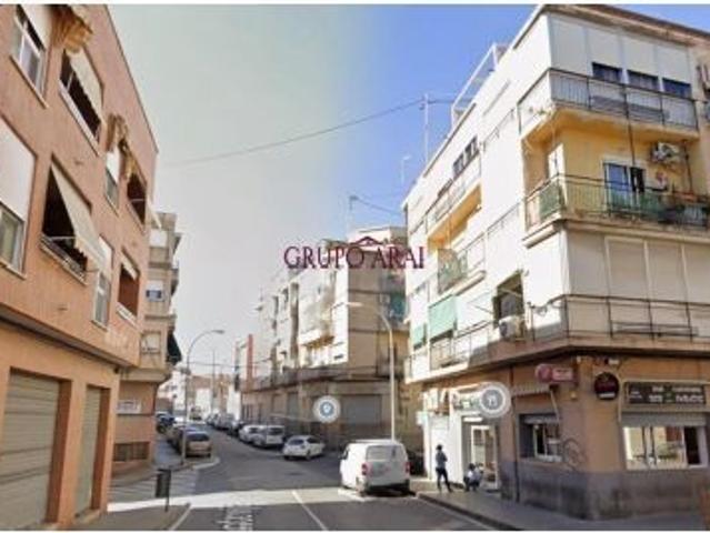 Se vende plaza de garaje en San Agustín para coche mediano con fácil acceso