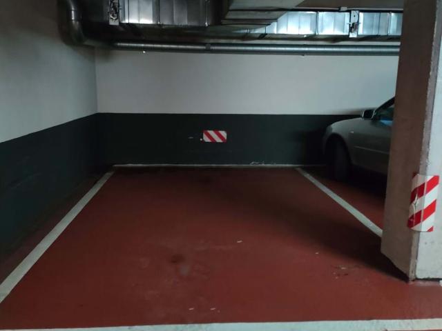 Se vende plaza de garaje para coche grande en Indautxu