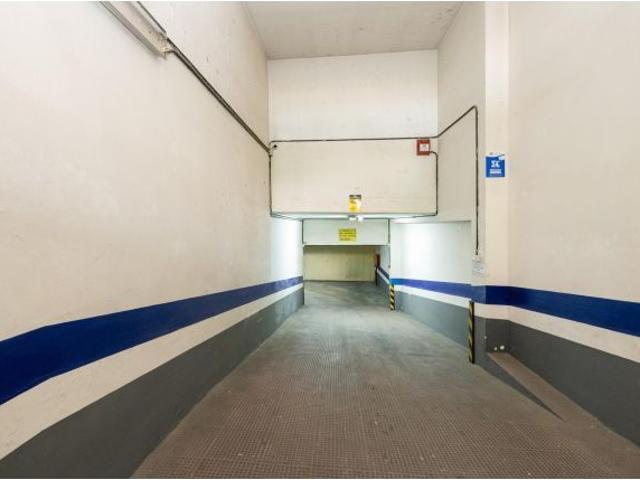 SE VENDE PLAZA DE GARAJE Y TRASTERO EN ZAIDÍN EN ESTADIO LOS CÁRMENES