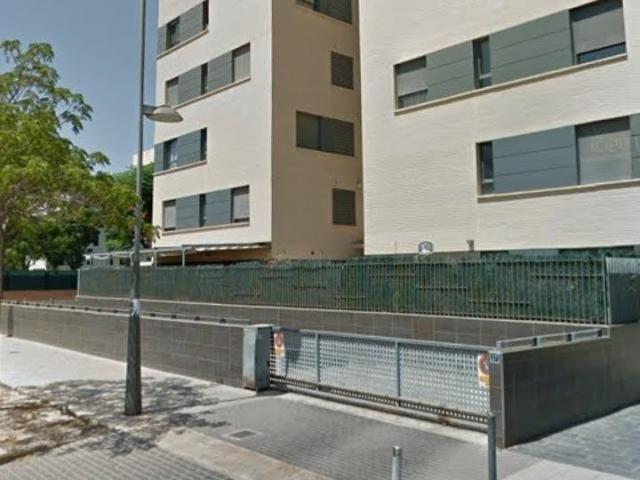 SE VENDE PLAZA DE GARAJE Y TRASTERO GRANDE EN MUY BUENA ZONA