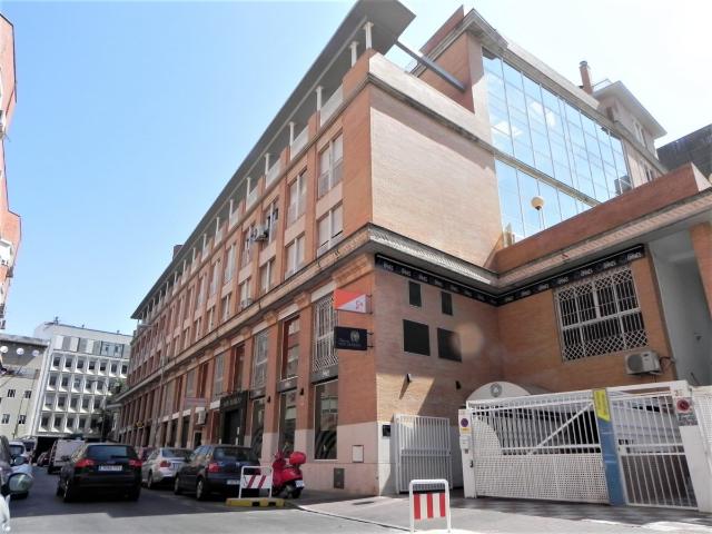 SE VENDE PLAZA GARAJE EDIFICIO ENFRENTE DEL CORTE INGLÉS NERVIÓN