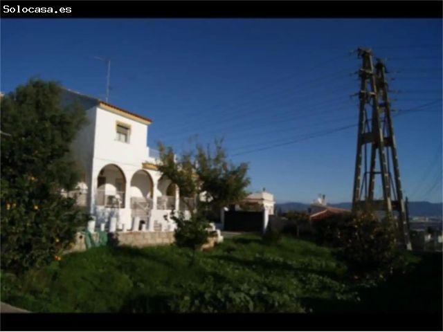 Se vende propiedad compuesta de 848 M2 de parcela URBANA con impresionantes vistas al mar en Málaga