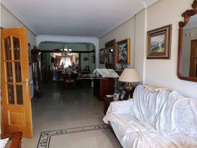 SE VENDE PRECIOSA CASA EN BAZA