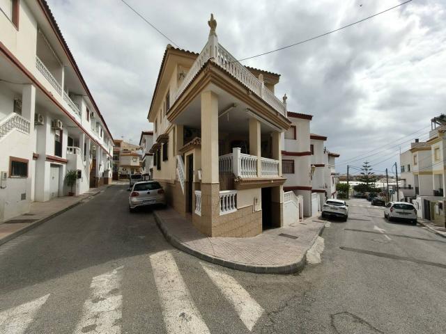 SE VENDE PRECIOSA CASA EN LA COSTA TROPICAL DE GRANADA GUALCHOS