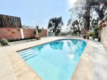 SE VENDE PRECIOSA CASA EN SURCO CON PISCINA Y JARDÍN